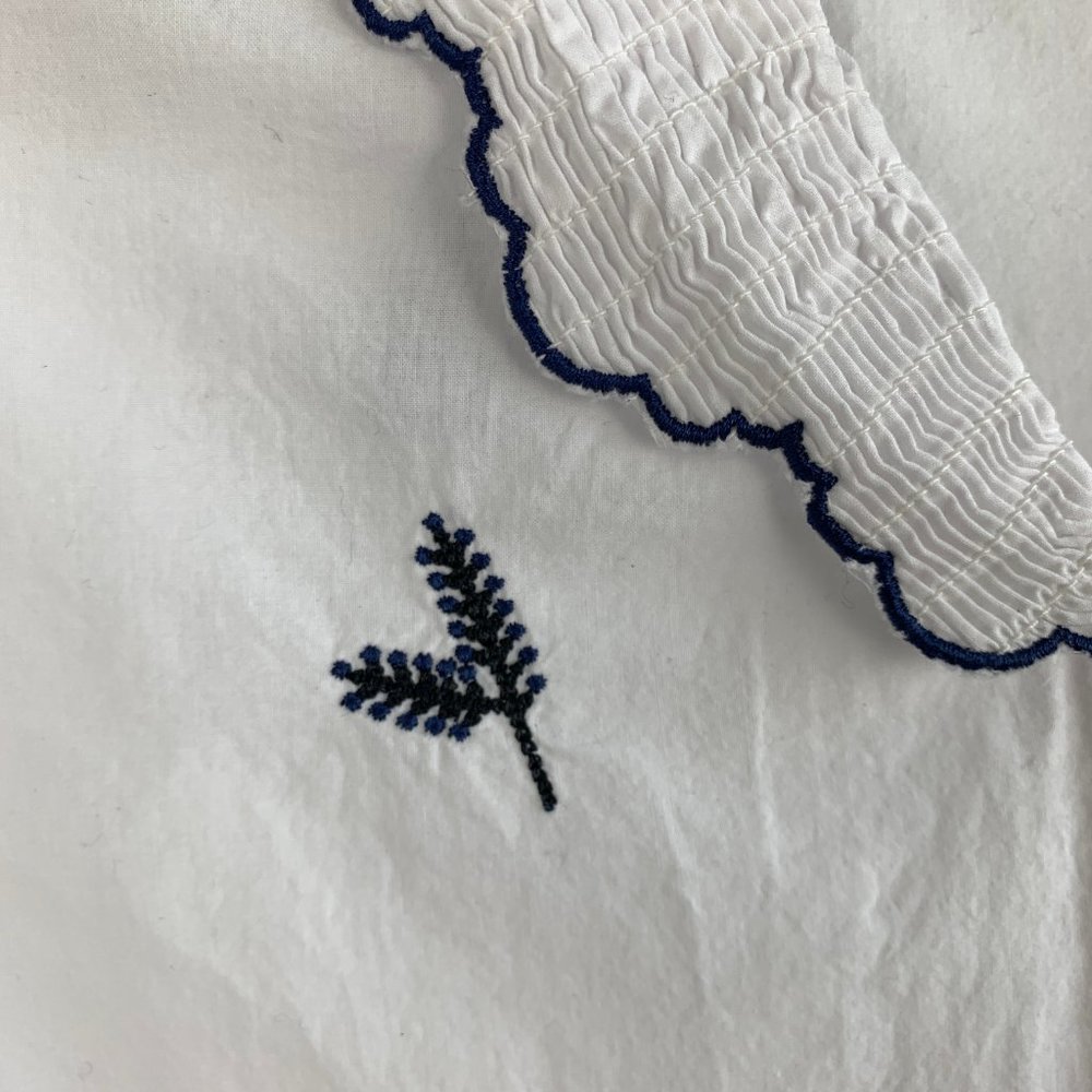 Floral White and Blue Button Up Embroidered Top S - Picture 9 of 12